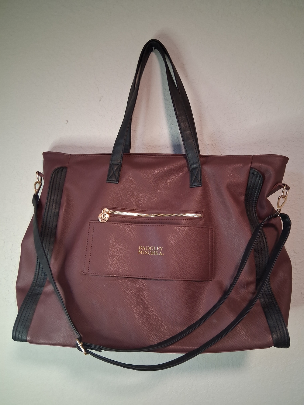 Badgley Mischka Burgundy Tote Bag Black Trim Gold Hardware Large Vegan Leather